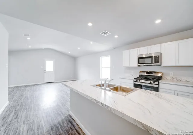 5th image of 702 Mariposa Ln, Kenedy, TX 78119 | MLS# 1878059