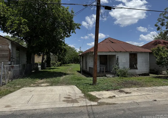 Photo 3 of Single family home for sale at 814 S Mesquite, San Antonio, TX 78203 | MLS# 1878212 | Listing updated on 2025-07-04