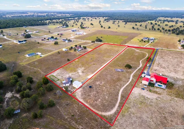 1st image of 177 Lakeview Cir, La Vernia, TX 78121 | MLS# 1878238