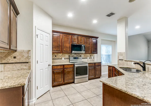 4th image of 10611 Larch Grove Ct, Helotes, TX 78023 | MLS# 1878249