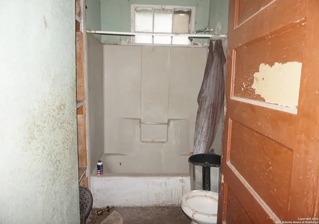 Photo 4 of Sale Pending at 535 Mary, San Antonio, TX 78214 | MLS# 1878283 | Listing updated on 2025-09-29