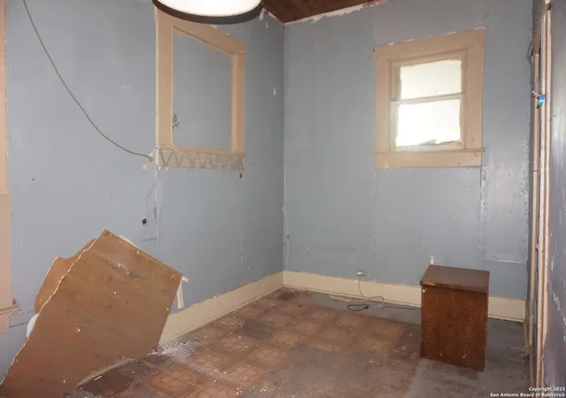 Photo 3 of Sale Pending at 535 Mary, San Antonio, TX 78214 | MLS# 1878283 | Listing updated on 2025-09-29