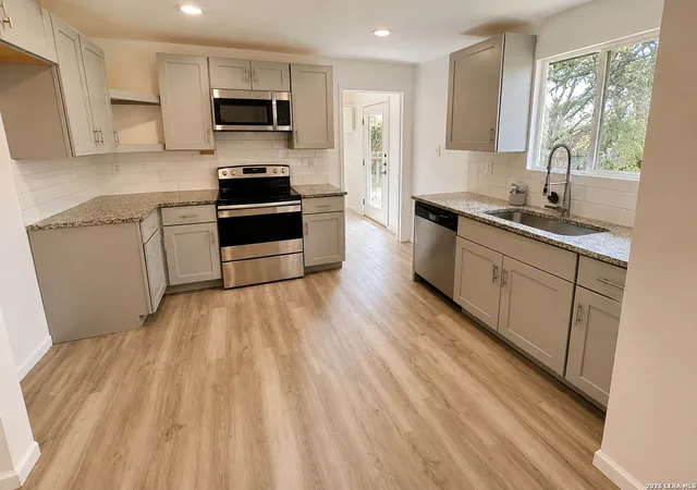 Photo 3 of Single family home for sale at 1668 Lakeview, Canyon Lake, TX 78133 | MLS# 1878300 | Listing updated on 2026-07-08