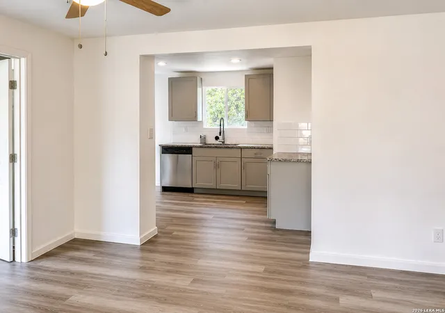 Photo 4 of Single family home for sale at 1668 Lakeview, Canyon Lake, TX 78133 | MLS# 1878300 | Listing updated on 2026-07-08