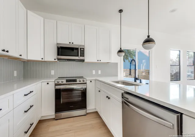 Photo 4 of Single family home for sale at 510 S Olive St #101, San Antonio, TX 78203 | MLS# 1878327 | Listing updated on 2025-12-31