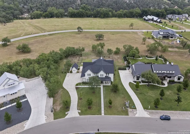 Photo 3 of Single family home for sale at 807 Wade, New Braunfels, TX 78132 | MLS# 1878428 | Listing updated on 2025-12-27