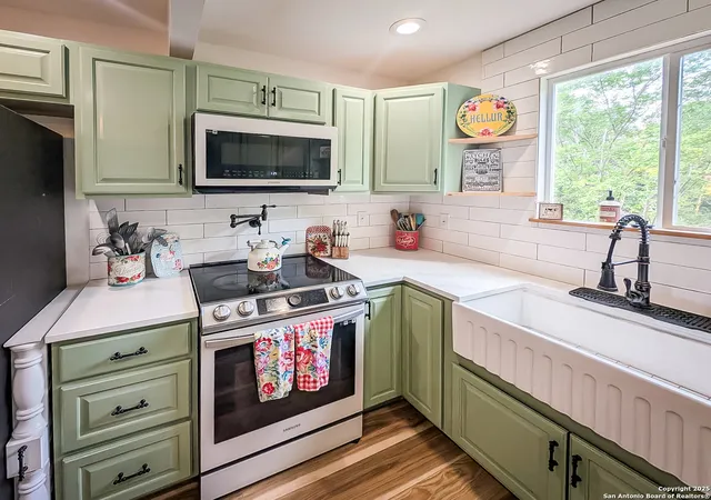 Photo 2 of Single family home for sale at 127 Forest Mist, Canyon Lake, TX 78133 | MLS# 1878453 | Listing updated on 2026-07-08