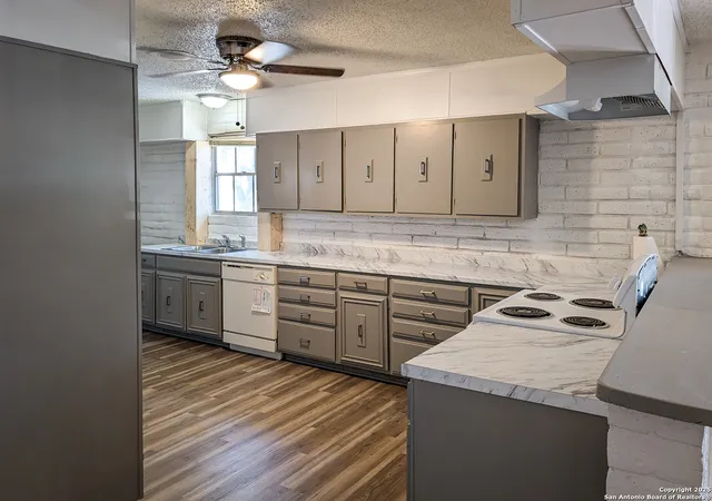 Photo 4 of Single family home for sale at 1201 Oblate, Canyon Lake, TX 78133 | MLS# 1878518 | Listing updated on 2026-01-20