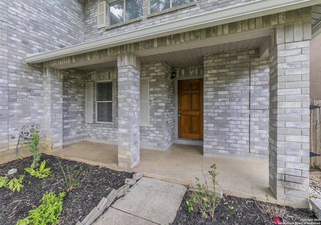 Photo 3 of Sale Pending at 8630 Park Olympia, Universal City, TX 78148 | MLS# 1878556 | Listing updated on 2025-09-16