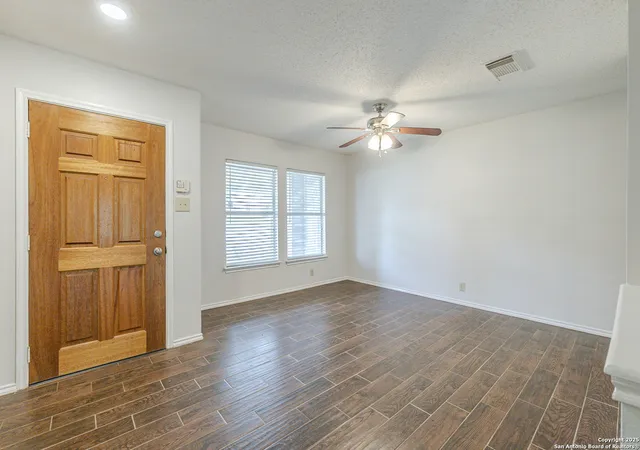 Photo 3 of Sale Pending at 8630 Park Olympia, Universal City, TX 78148 | MLS# 1878556 | Listing updated on 2025-09-16