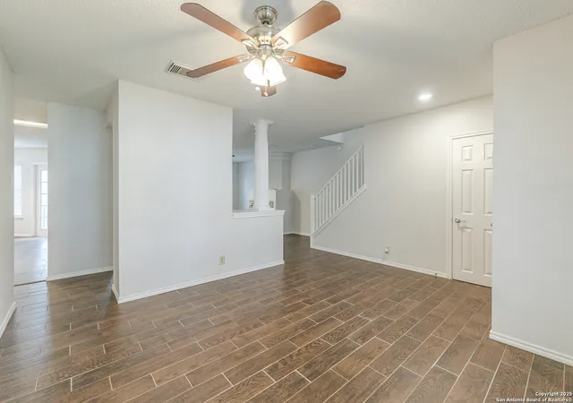 Photo 4 of Sale Pending at 8630 Park Olympia, Universal City, TX 78148 | MLS# 1878556 | Listing updated on 2025-09-16