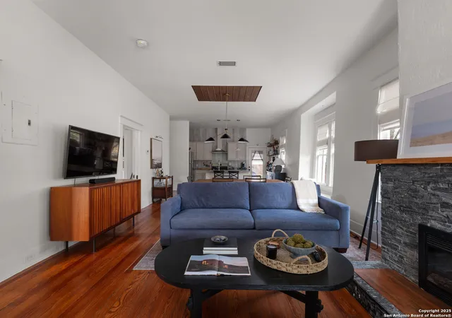 Photo 4 of Single family home for sale at 238 Carolina Street, San Antonio, TX 78210 | MLS# 1878573 | Listing updated on 2025-10-20