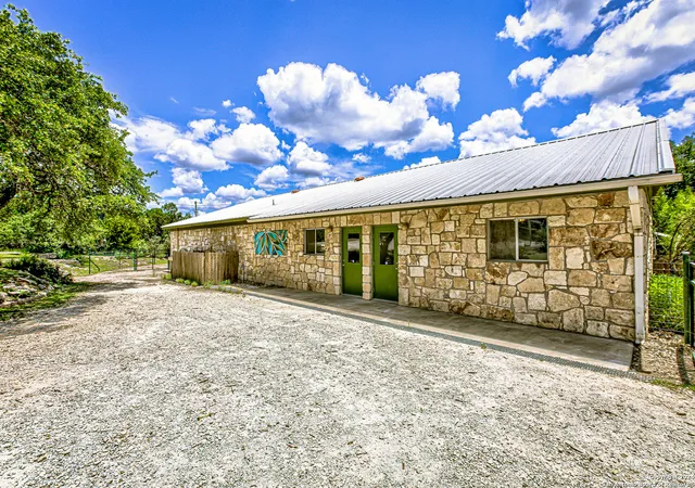 Photo 3 of Single family home for sale at 45 La Buena Vista Dr, Wimberley, TX 78676 | MLS# 1878631 | Listing updated on 2025-10-05