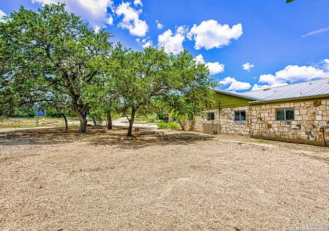 Photo 4 of Single family home for sale at 45 La Buena Vista Dr, Wimberley, TX 78676 | MLS# 1878631 | Listing updated on 2025-10-05