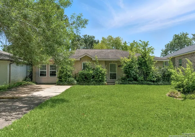 1st image of 16903 Townes, Friendswood, TX 77546 | MLS# 1878636