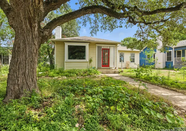 Photo 2 of Sale Pending at 1133 Donaldson Ave, San Antonio, TX 78228 | MLS# 1878724 | Listing updated on 2026-01-08