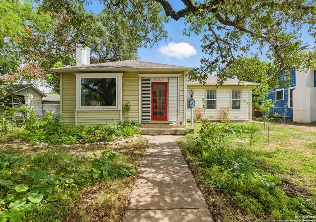 Photo 3 of Sale Pending at 1133 Donaldson Ave, San Antonio, TX 78228 | MLS# 1878724 | Listing updated on 2026-01-08
