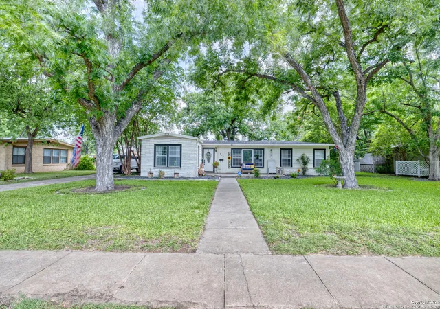 2nd image of 840 Cherry, Uvalde, TX 78801 | MLS# 1878767