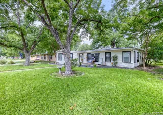 3rd image of 840 Cherry, Uvalde, TX 78801 | MLS# 1878767