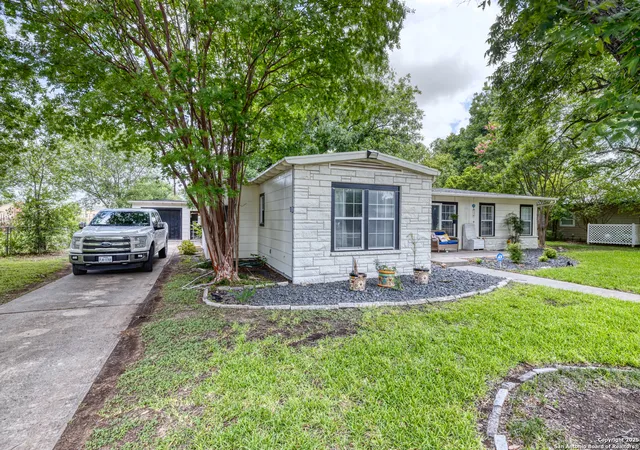 4th image of 840 Cherry, Uvalde, TX 78801 | MLS# 1878767