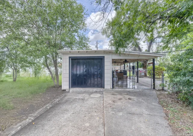 5th image of 840 Cherry, Uvalde, TX 78801 | MLS# 1878767