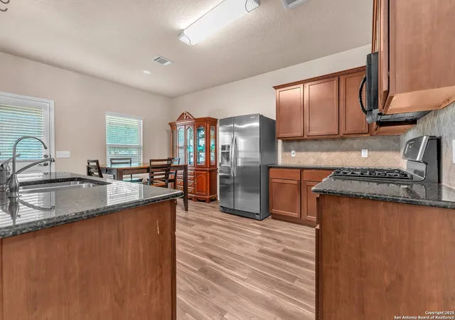 Photo 3 of Sale Pending at 939 Lee Trevino, San Antonio, TX 78221 | MLS# 1878919 | Listing updated on 2025-08-13