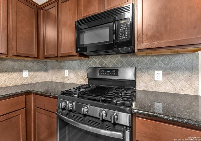 Photo 4 of Sale Pending at 939 Lee Trevino, San Antonio, TX 78221 | MLS# 1878919 | Listing updated on 2025-08-13