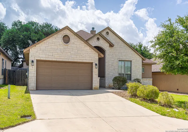 Photo 2 of Single family home for sale at 2712 Crest Ridge, New Braunfels, TX 78132 | MLS# 1878964 | Listing updated on 2025-11-16