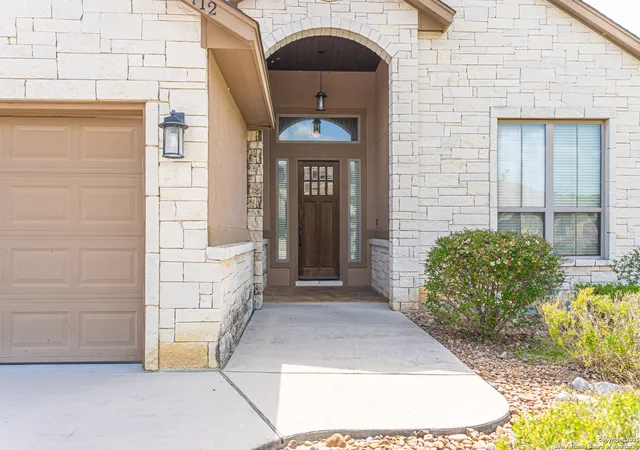 Photo 3 of Single family home for sale at 2712 Crest Ridge, New Braunfels, TX 78132 | MLS# 1878964 | Listing updated on 2025-11-16