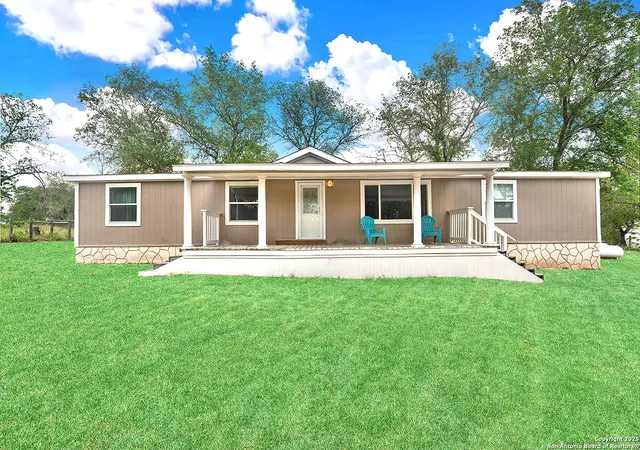 2nd image of 1019 Eagle Creek Dr, Floresville, TX 78114 | MLS# 1878988