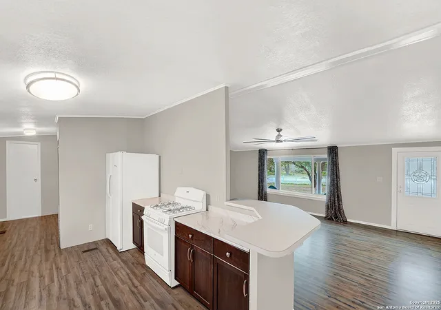 Photo 4 of Manufactured home for sale at 1019 Eagle Creek Dr, Floresville, TX 78114 | MLS# 1878988 | Listing updated on 2025-10-28