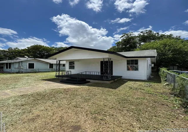 Photo 2 of Single family home for sale at 422 Floyd, San Antonio, TX 78204 | MLS# 1879008 | Listing updated on 2025-11-11