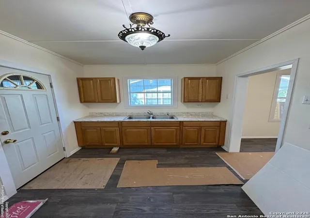 Photo 3 of Single family home for sale at 422 Floyd, San Antonio, TX 78204 | MLS# 1879008 | Listing updated on 2025-11-11