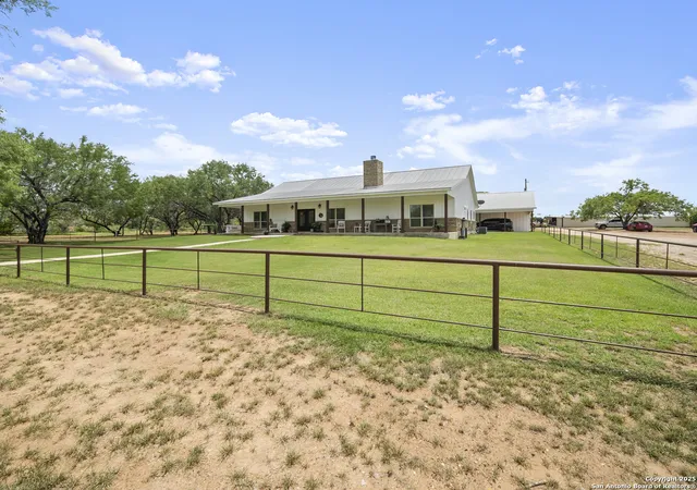 Photo 3 of Sale Pending at 590 County Rd 431, Pleasanton, TX 78064 | MLS# 1879031 | Listing updated on 2026-05-18