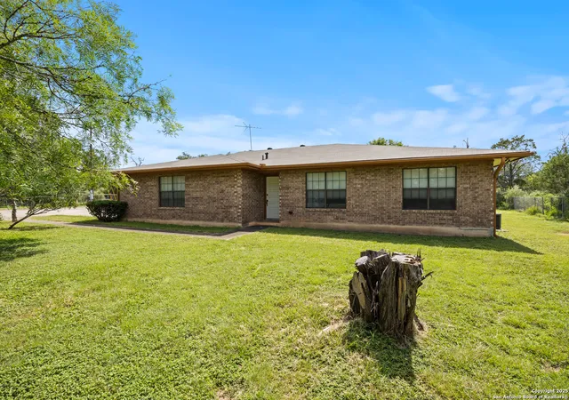 Photo 2 of Single family home for sale at 4 Karbach, New Braunfels, TX 78132 | MLS# 1879046 | Listing updated on 2025-12-30