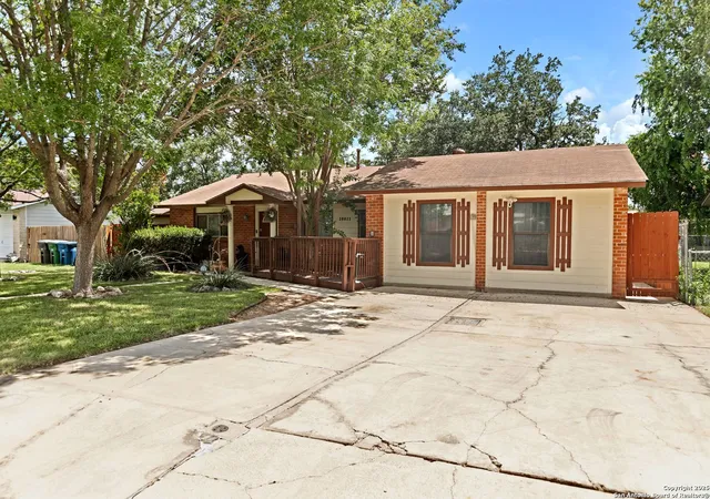 Photo 2 of Sale Pending at 10811 Briarway, San Antonio, TX 78217 | MLS# 1879150 | Listing updated on 2026-02-13