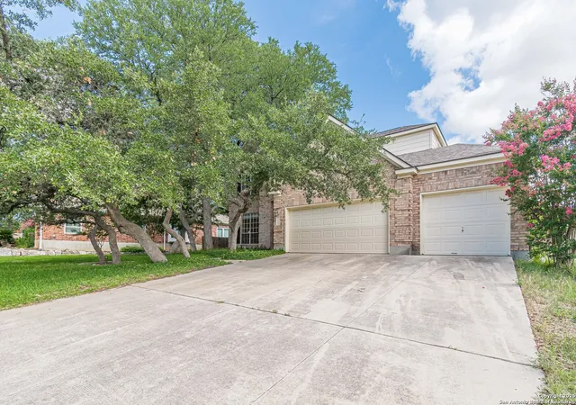 Photo 3 of Sale Pending at 1319 Arrow Hl, San Antonio, TX 78258 | MLS# 1879160 | Listing updated on 2025-08-20