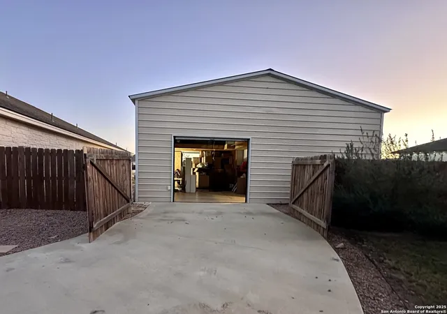 4th image of 132 West Short Meadow Dr, Lytle, TX 78052 | MLS# 1879193