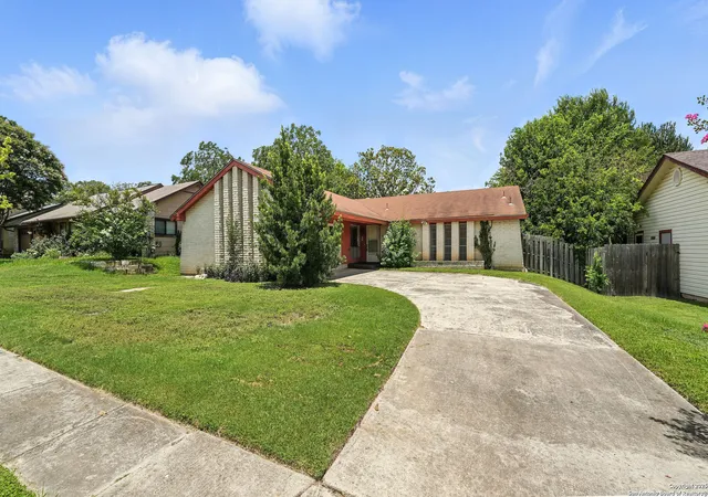 Photo 2 of Single family home for sale at 11408 Golden Oak, Live Oak, TX 78233 | MLS# 1879258 | Listing updated on 2025-10-25