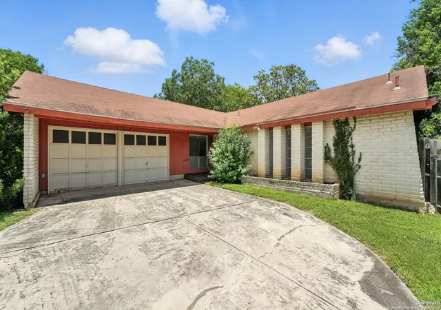 Photo 3 of Single family home for sale at 11408 Golden Oak, Live Oak, TX 78233 | MLS# 1879258 | Listing updated on 2025-10-25