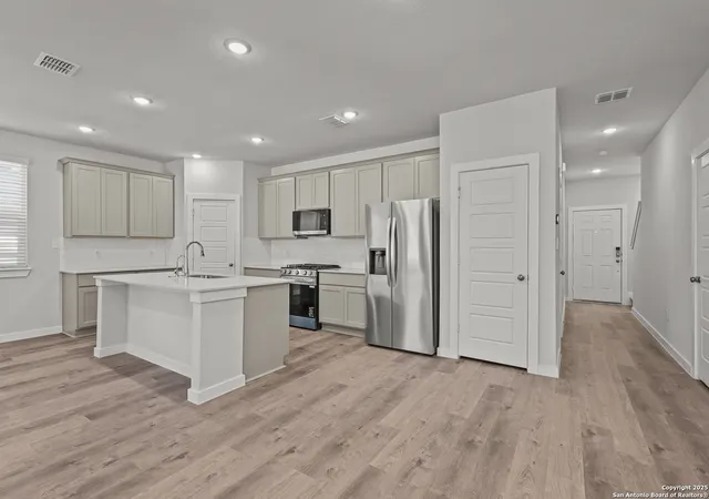 Photo 4 of Single family home for sale at 7303 Teal Trace, Leon Valley, TX 78240 | MLS# 1879308 | Listing updated on 2025-12-23