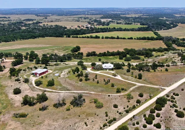 Photo 2 of House for sale at 1274 Cr 2806, Lampasas, TX 76550 | MLS# 1879393 | Listing updated on 2025-07-08