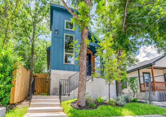 Photo 1 of Sale Pending at 2628 E Commerce, San Antonio, TX 78203 | MLS# 1879532 | Listing updated on 2025-10-20