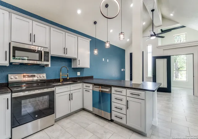 Photo 3 of Sale Pending at 2628 E Commerce, San Antonio, TX 78203 | MLS# 1879532 | Listing updated on 2025-10-20