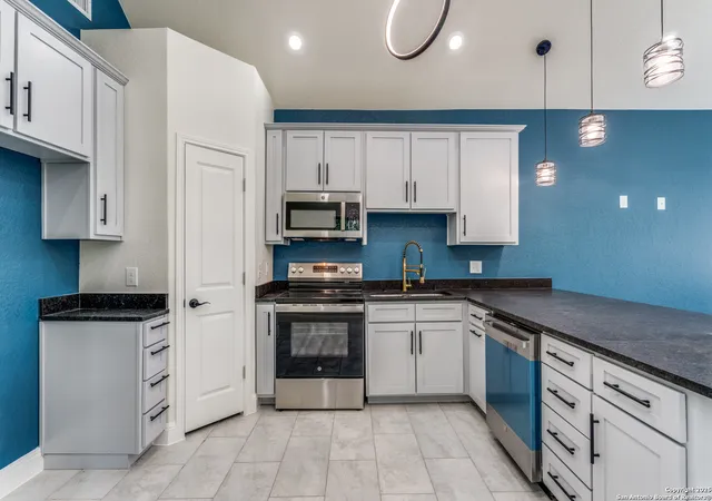 Photo 3 of Sale Pending at 2628 E Commerce, San Antonio, TX 78203 | MLS# 1879532 | Listing updated on 2025-10-20