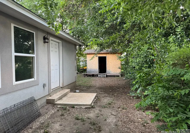 Photo 3 of Single family home for sale at 515 Chipinque, San Antonio, TX 78237 | MLS# 1879541 | Listing updated on 2025-12-22