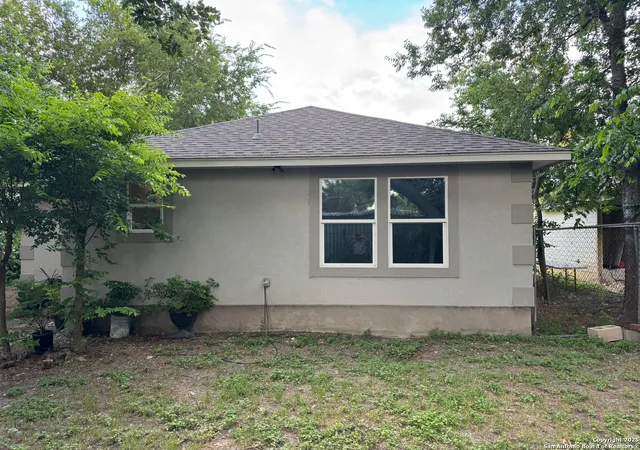 Photo 3 of Single family home for sale at 515 Chipinque, San Antonio, TX 78237 | MLS# 1879541 | Listing updated on 2025-12-22