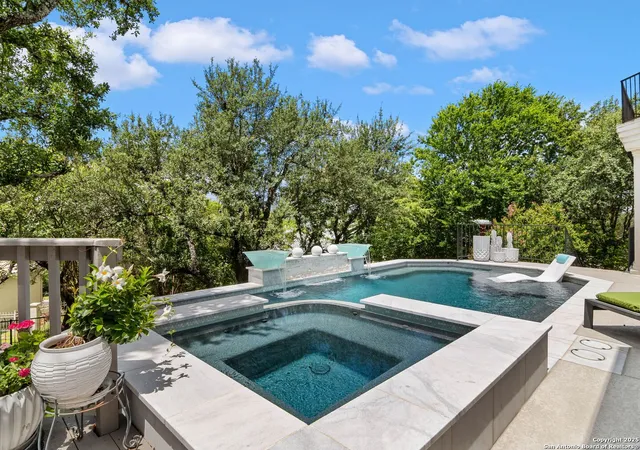 Photo 4 of Sale Pending at 33 Arnold Palmer, San Antonio, TX 78257 | MLS# 1879588 | Listing updated on 2025-11-25