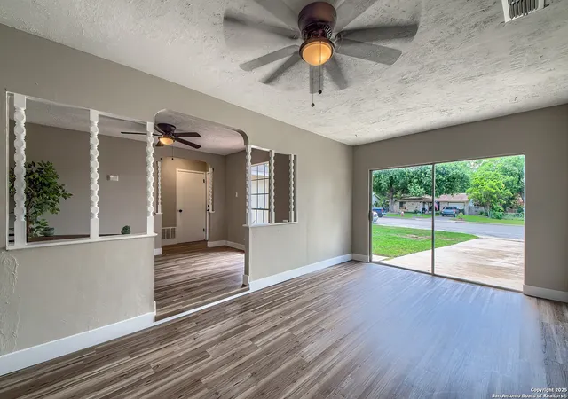Photo 3 of Single family home for sale at 205 Nell Deane Blvd, Schertz, TX 78154 | MLS# 1879589 | Listing updated on 2025-07-08