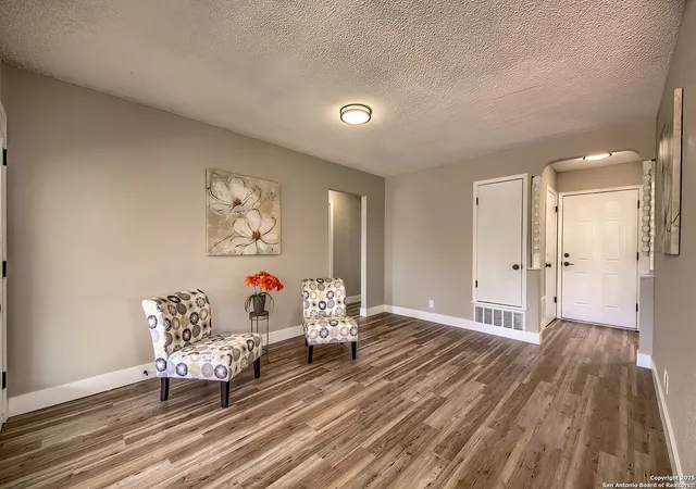 Photo 4 of Single family home for sale at 205 Nell Deane Blvd, Schertz, TX 78154 | MLS# 1879589 | Listing updated on 2025-07-08